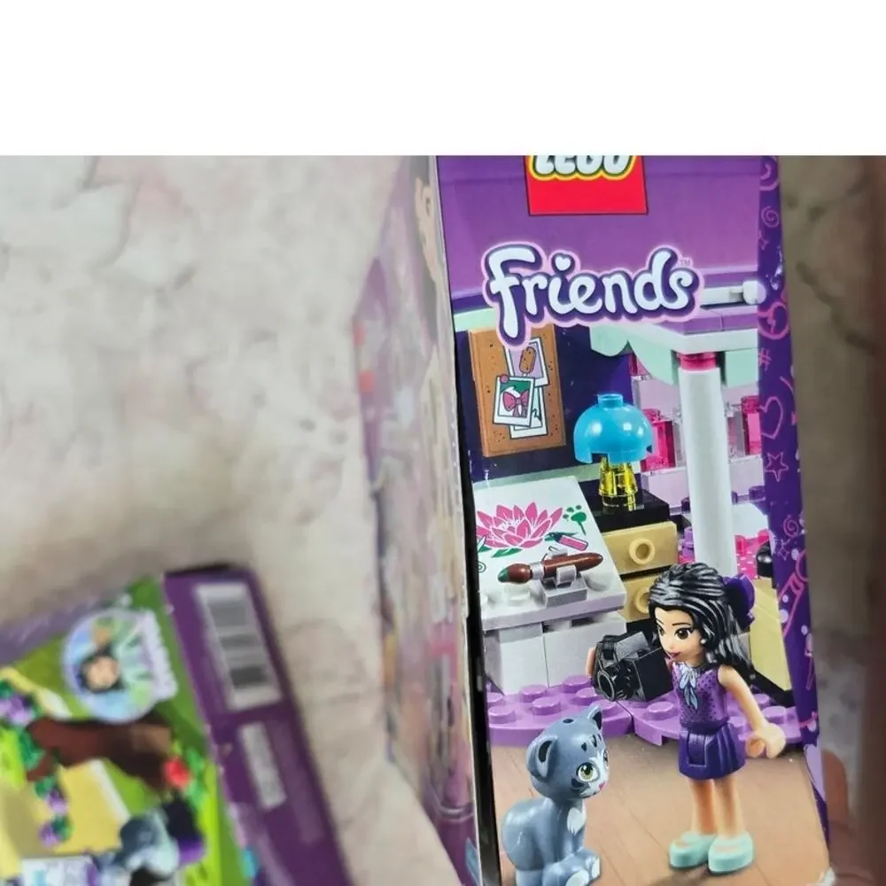 Lot of 2 Lego  Friends  NIB Emma 's Deluxe Bedroom and Emma's Art Stand-Retired